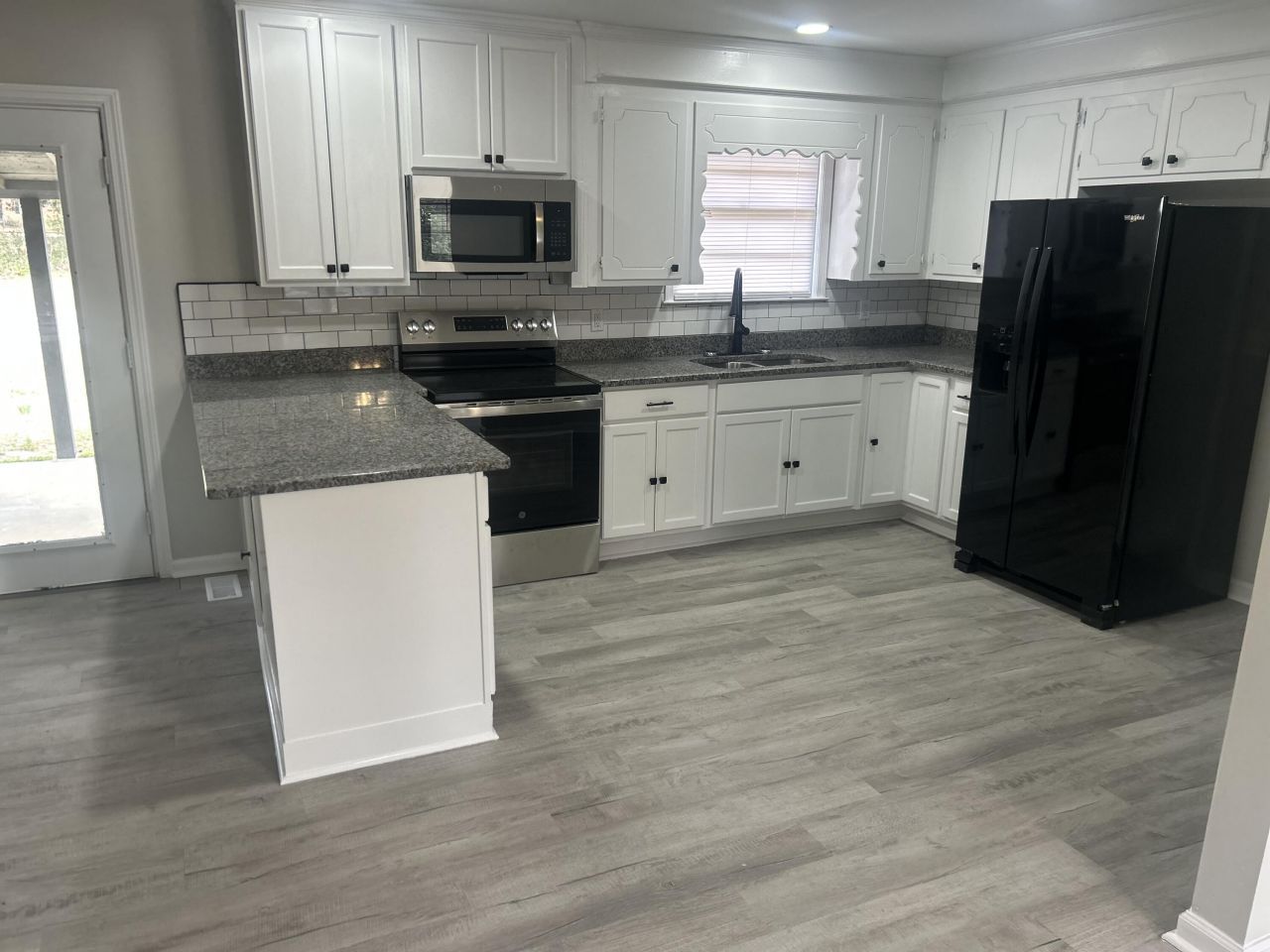 571 SW Sherrie Lane Photo 4