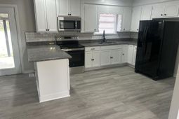 571 SW Sherrie Lane photo 4