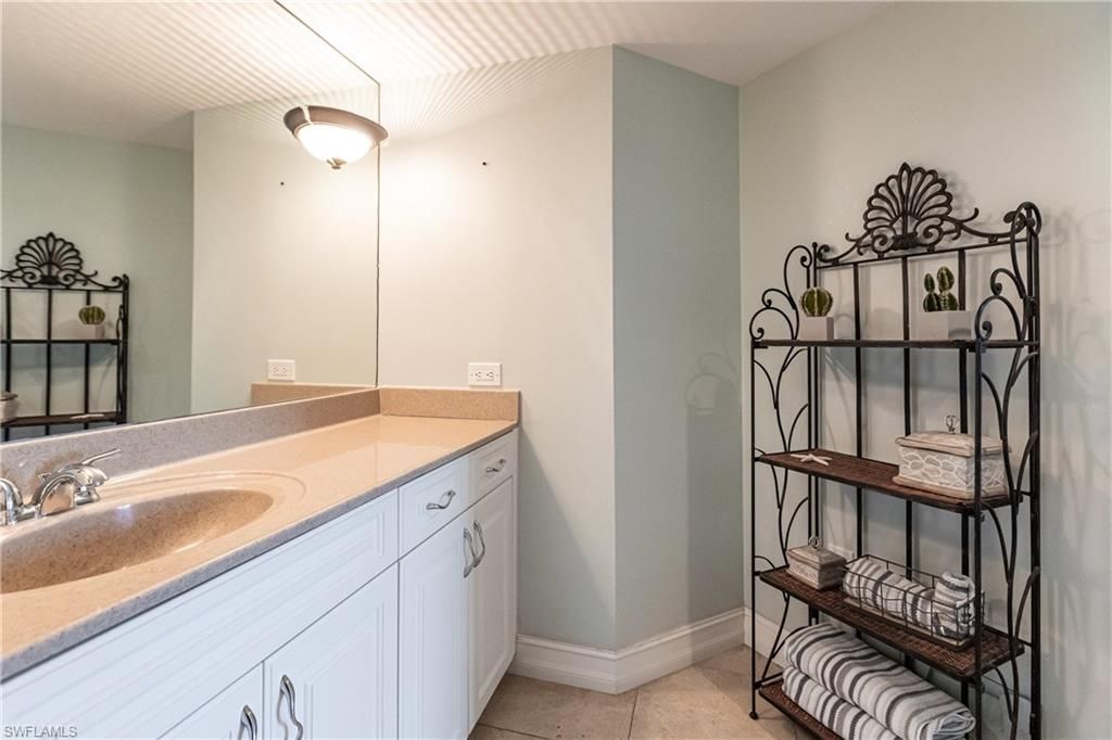 40 Seagate Dr, Unit 202A, Naples, FL 34103 Photo