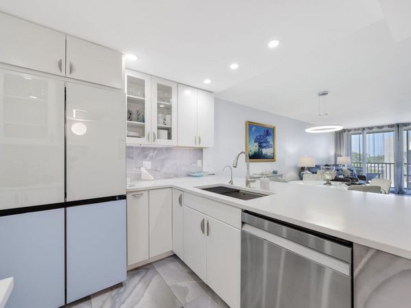 12 Royal Palm Way, Unit 605, Boca Raton, FL 33432