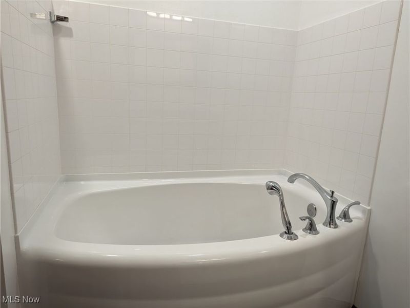 13807 Equestrian Drive, Burton, OH 44021 Photo 31