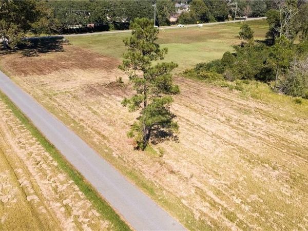 11905 Airport Boulevard, Mobile, AL 36608