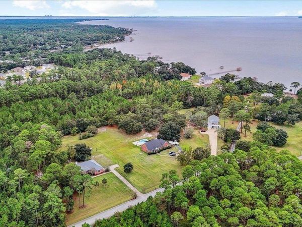 5557 Bay Meadows Dr, Milton, FL 32583