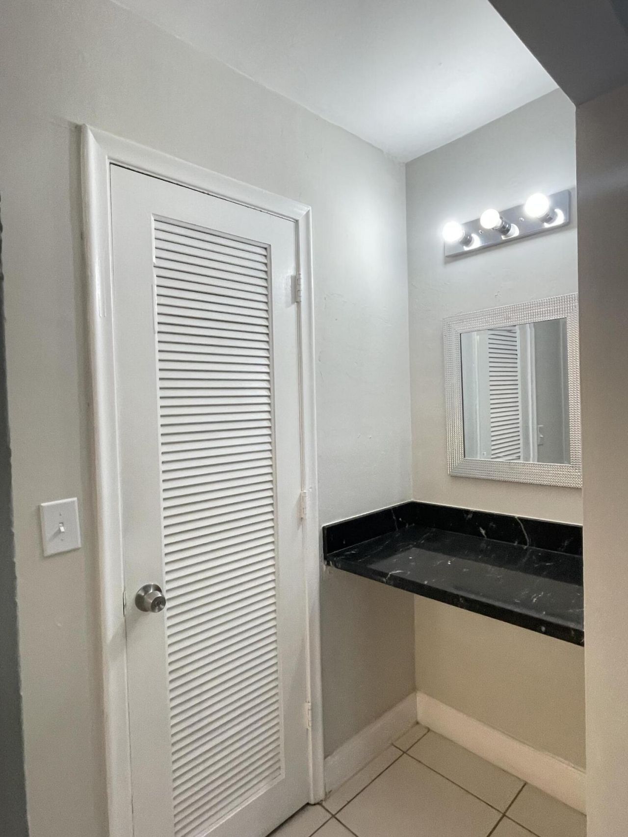 5317 NW 18th Street, Unit 2B, Fort Lauderdale, FL 33313 Photo