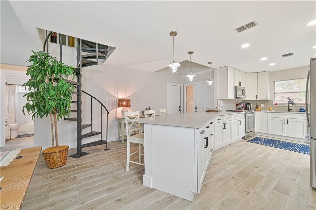 6449 Royal Woods Dr, Fort Myers, FL 33908 Photo