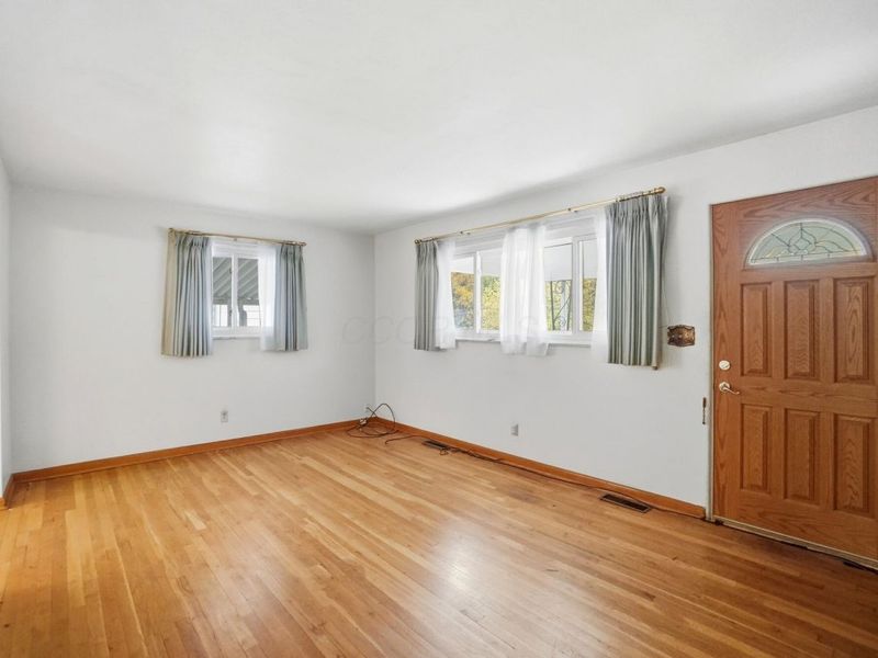 686 Plymouth Street, Worthington, OH 43085 Photo 3