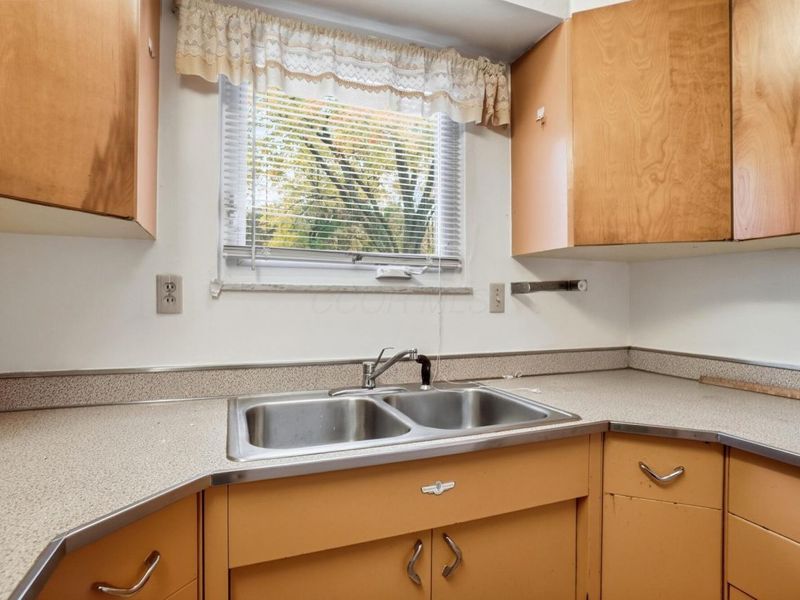 686 Plymouth Street, Worthington, OH 43085 Photo 4