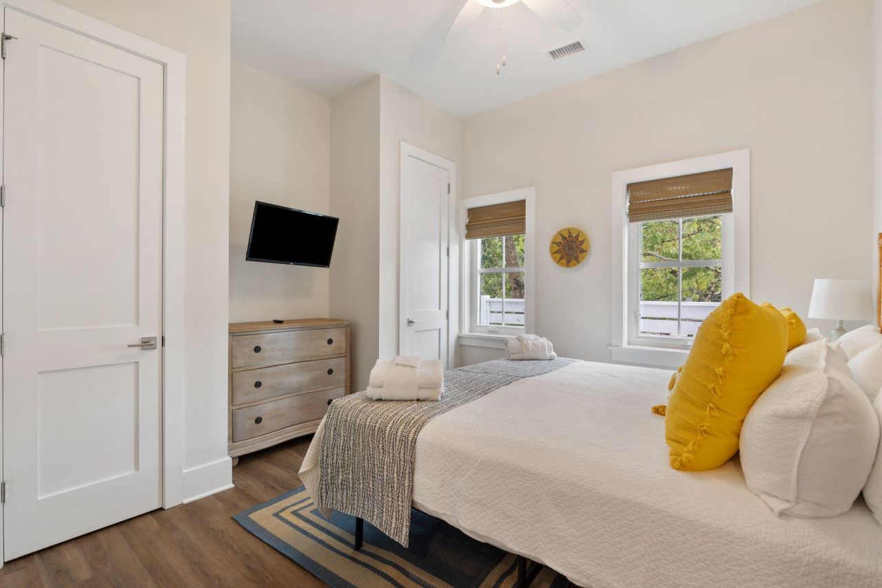 112 E Huron Avenue Photo 18