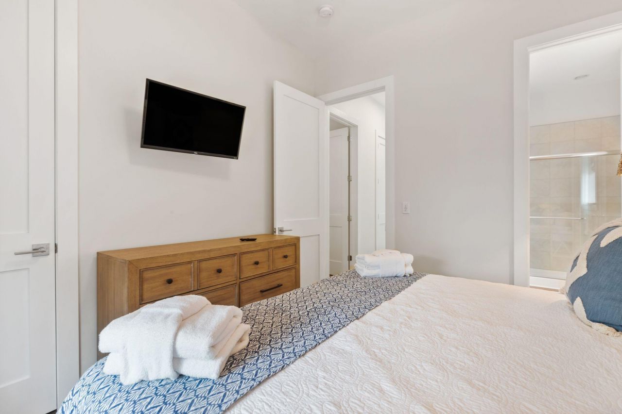 112 E Huron Avenue Photo 28