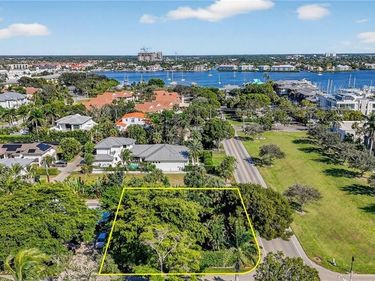 709 Broad Ave S, NAPLES, FL 34102