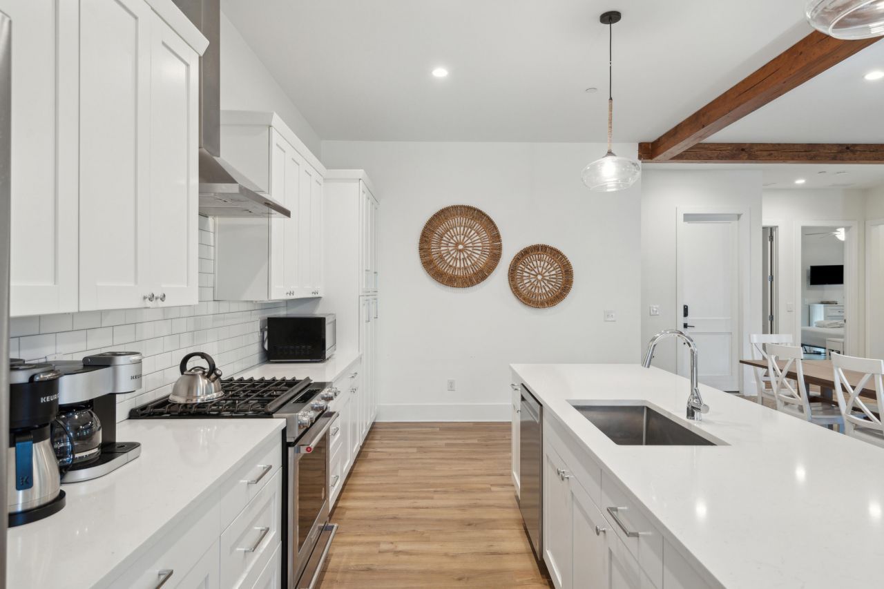 112 E Huron Avenue Photo 21