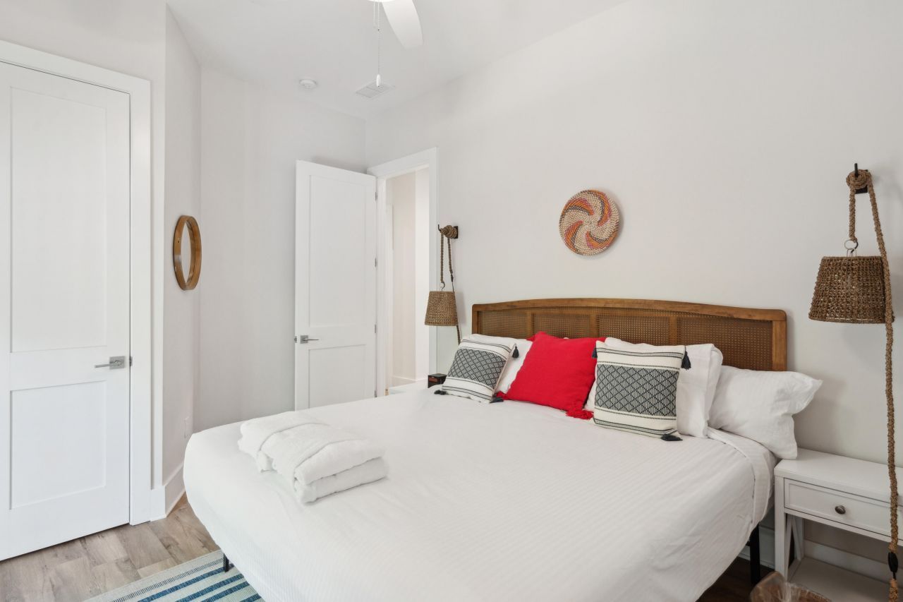 112 E Huron Avenue Photo 27