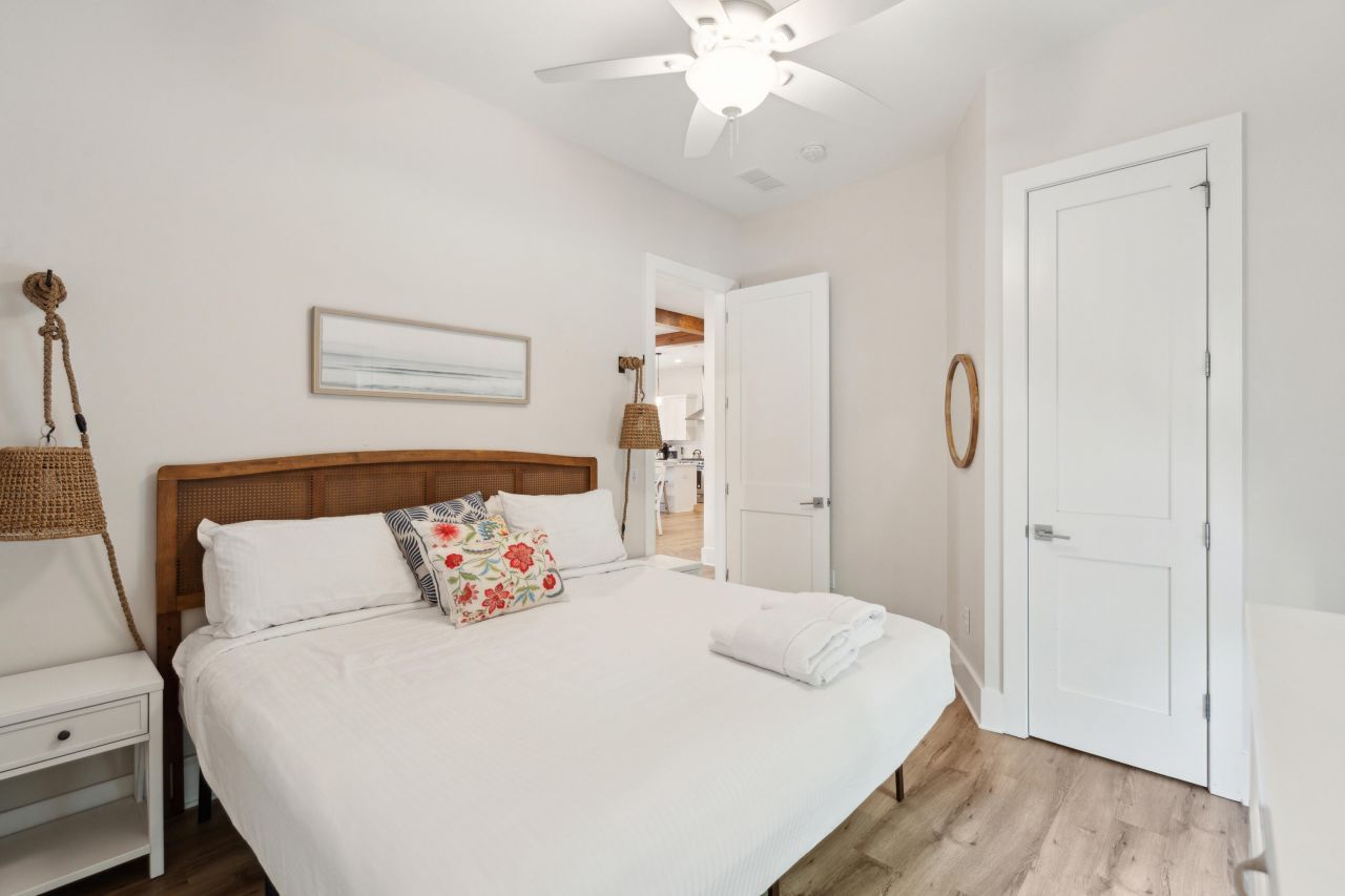 112 E Huron Avenue Photo 30