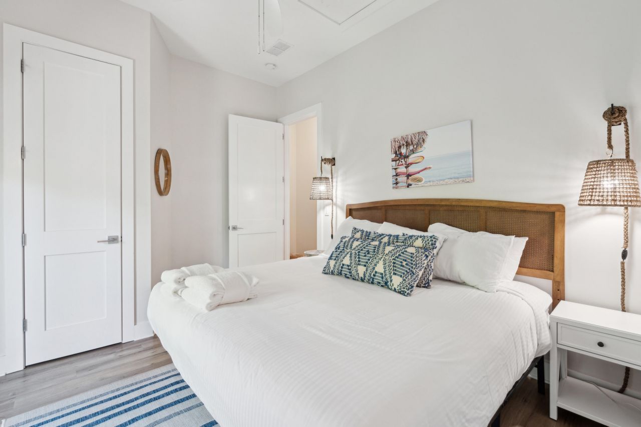 112 E Huron Avenue Photo 36