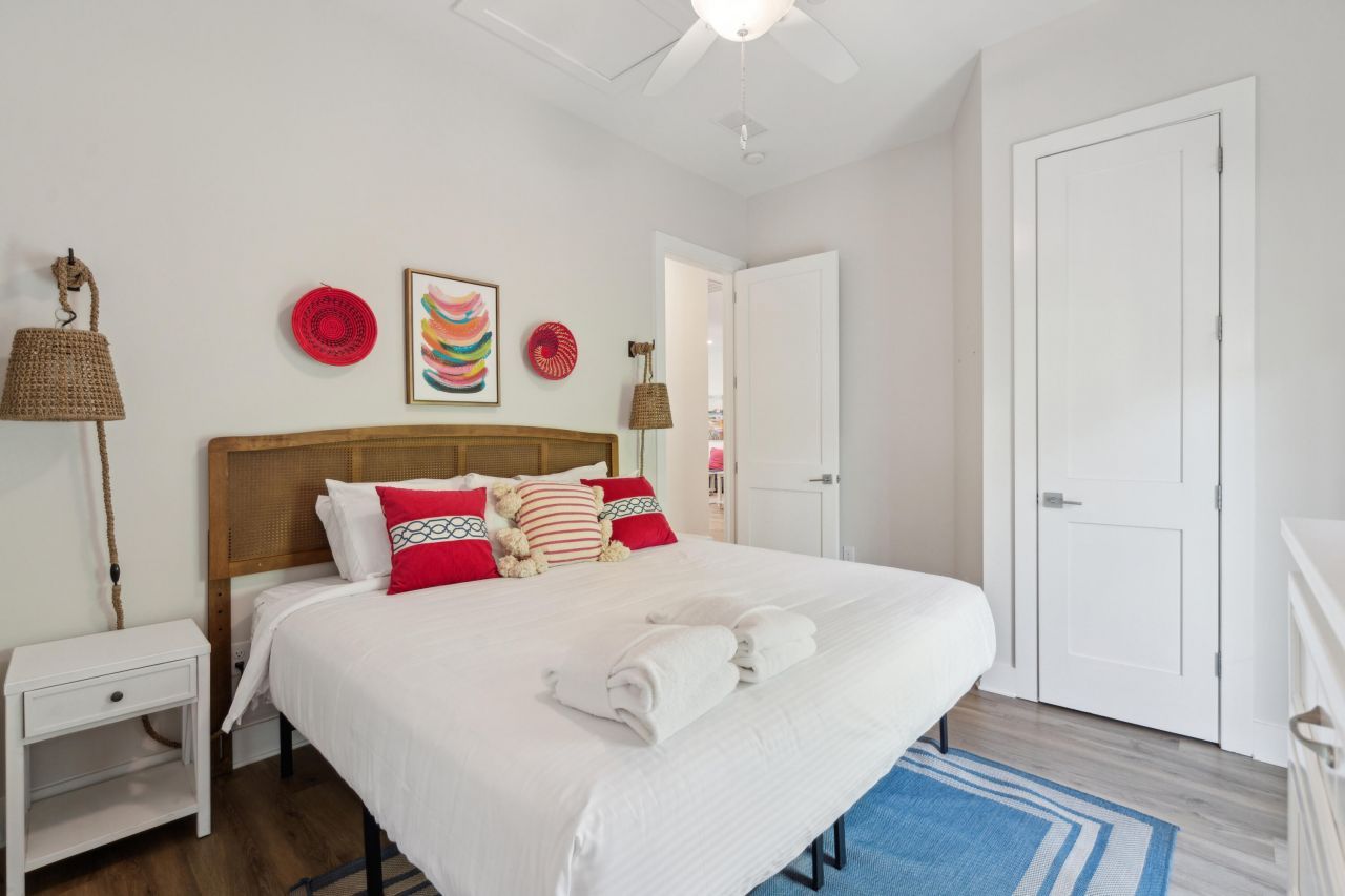 112 E Huron Avenue Photo 38