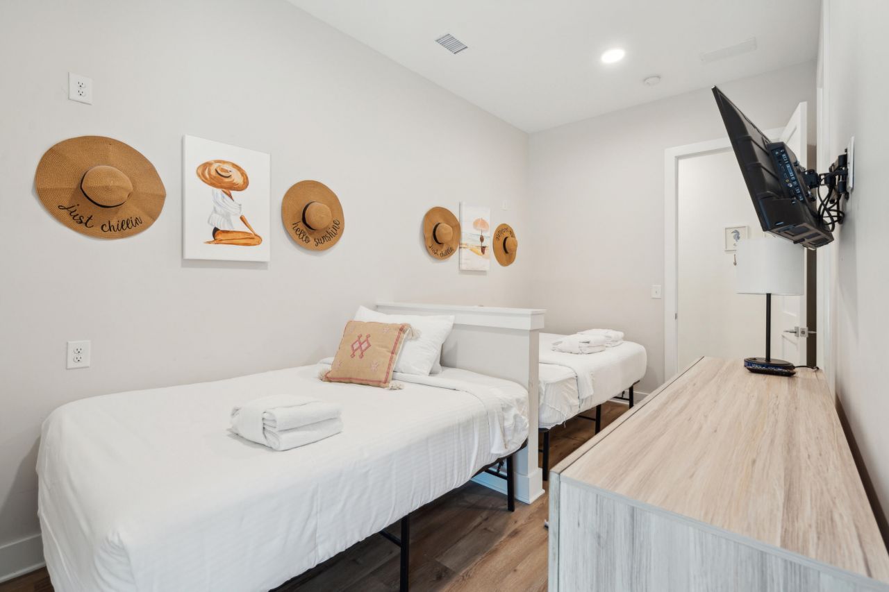 112 E Huron Avenue Photo 40