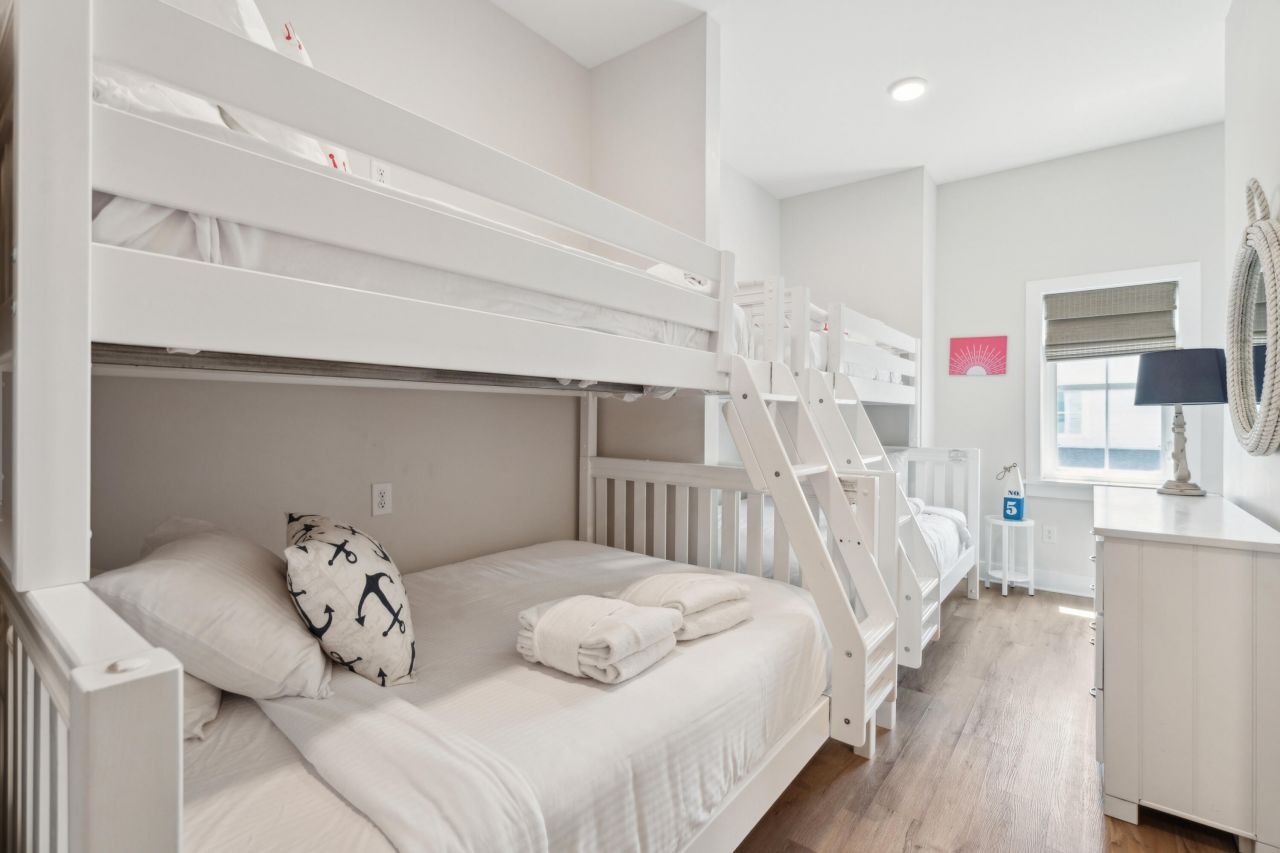 112 E Huron Avenue Photo 41