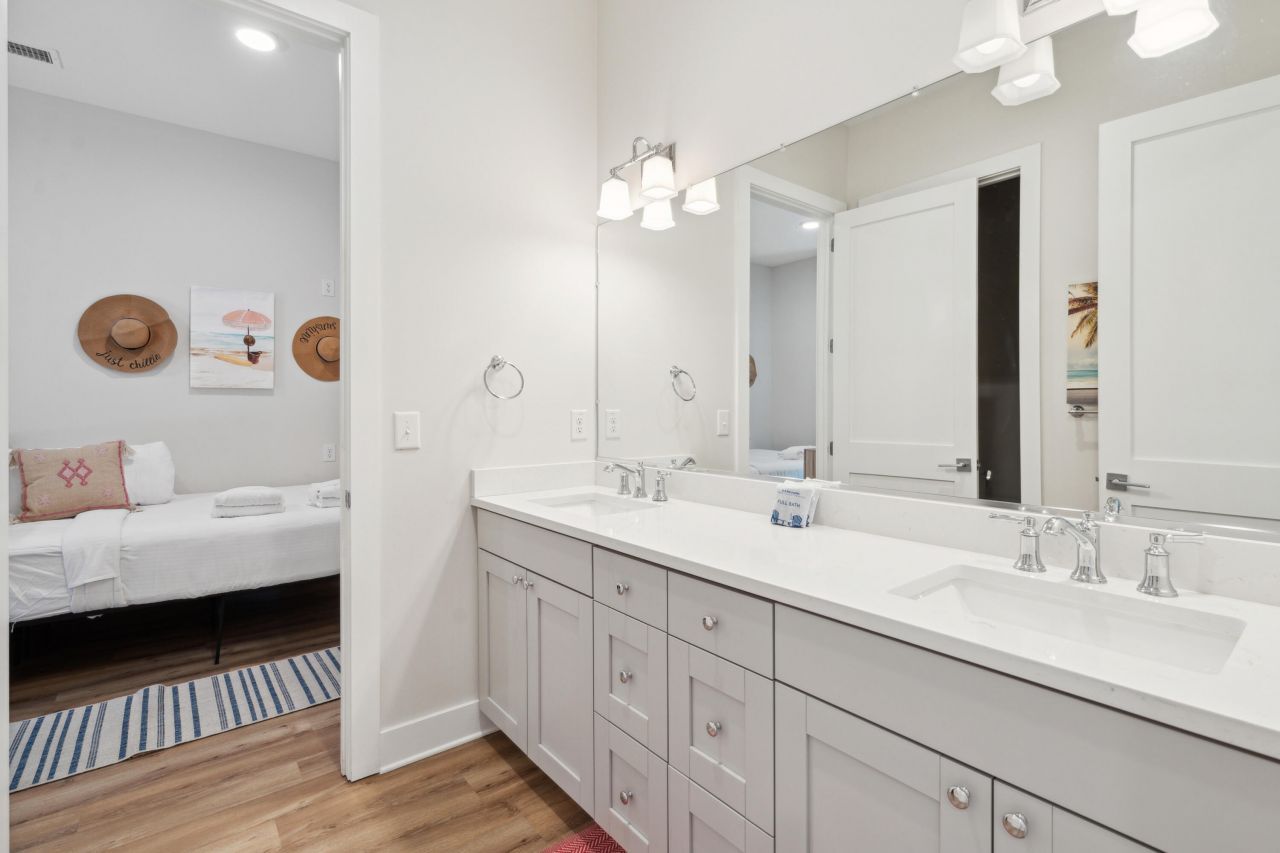 112 E Huron Avenue Photo 42