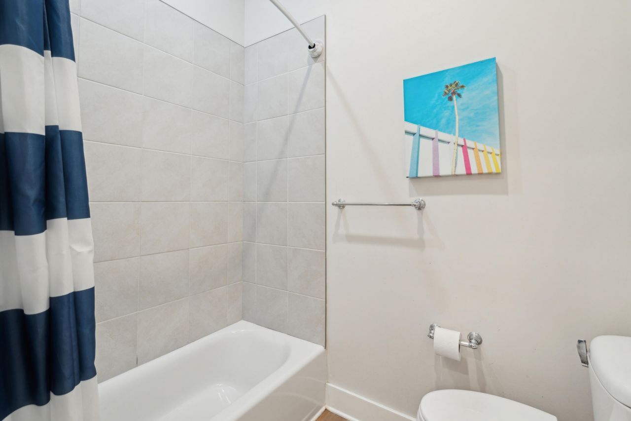 112 E Huron Avenue Photo 43