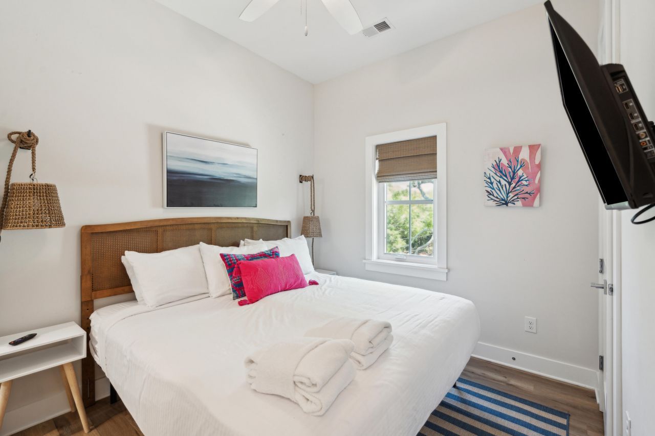 112 E Huron Avenue Photo 44