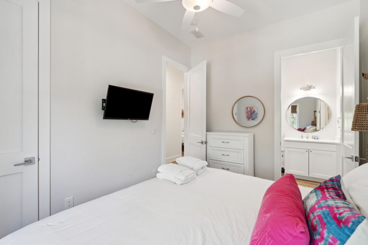 112 E Huron Avenue Photo 45