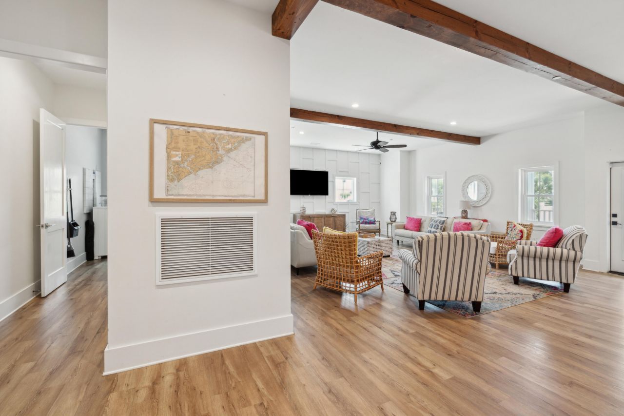 112 E Huron Avenue Photo 8