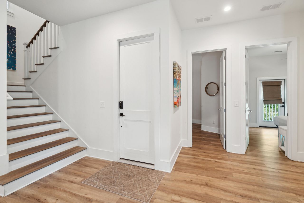 112 E Huron Avenue Photo 9