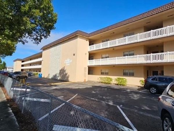 5881 NW 16th Pl, Unit 320, Sunrise, FL 33313