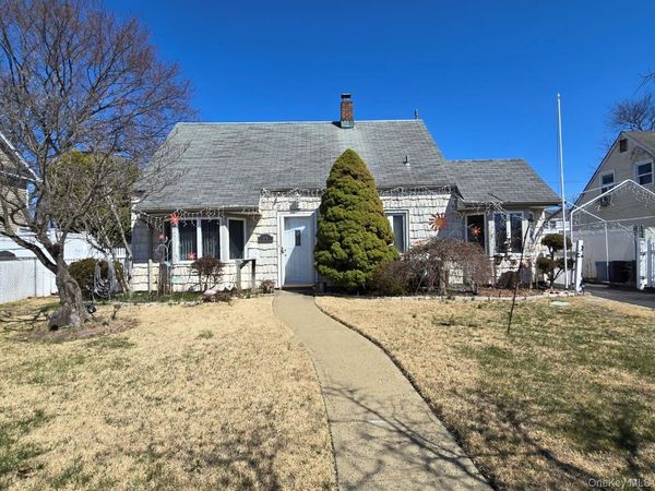 19 Curve Lane, Levittown, NY 11756