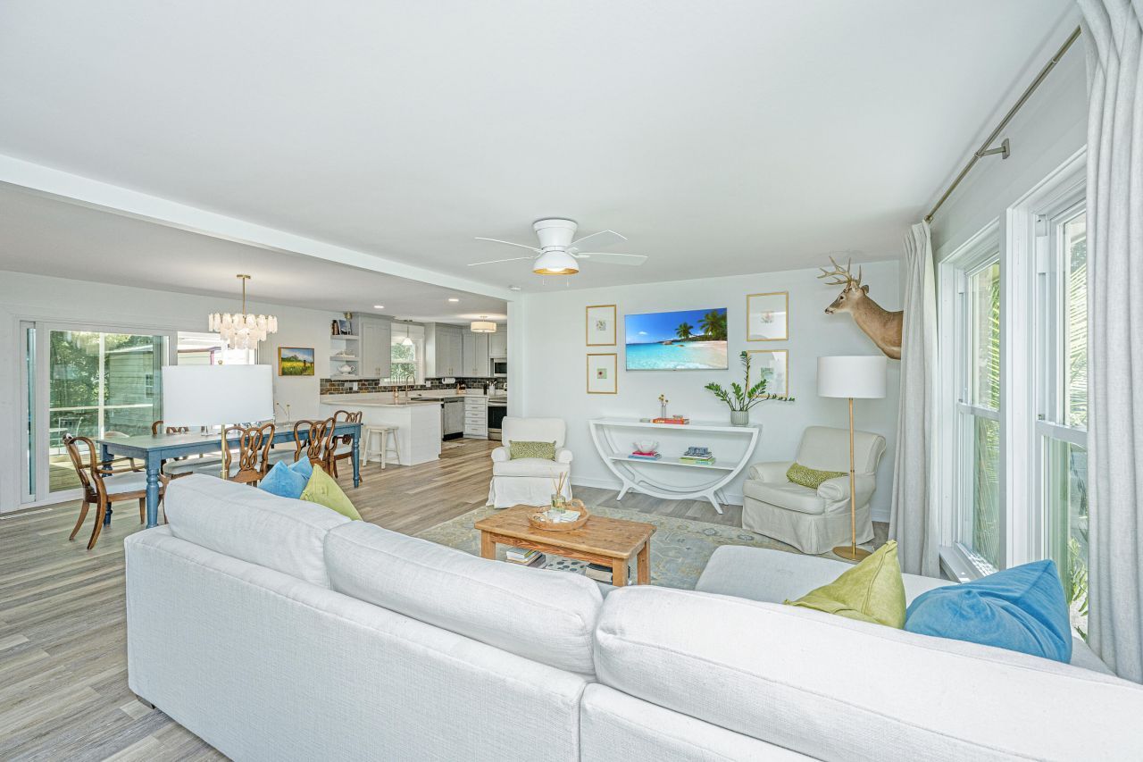 6020 Meadowcliff Avenue Photo 7