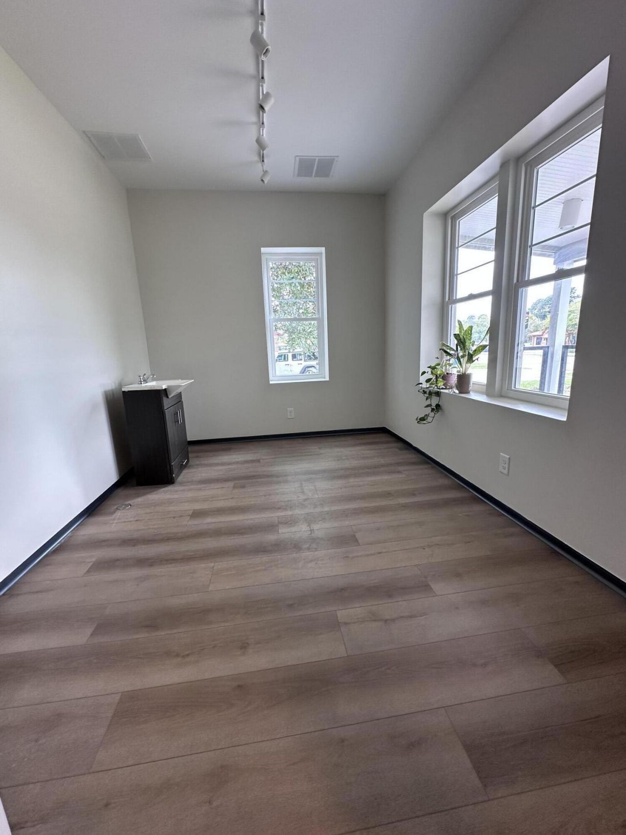 709 N Main Street Photo 6