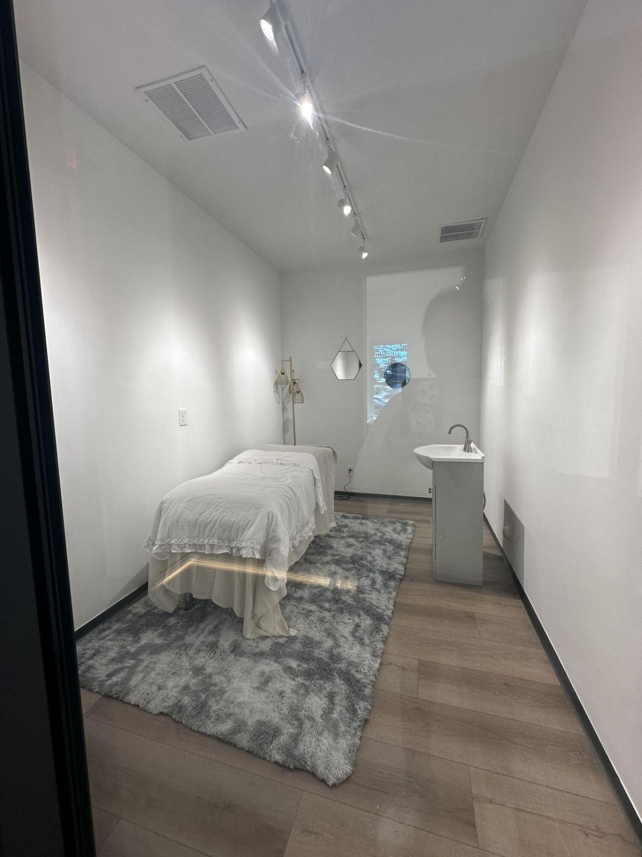 709 N Main Street Photo 7