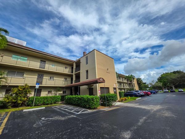 7960 NW 50th Street, Unit 202, Lauderhill, FL 33351