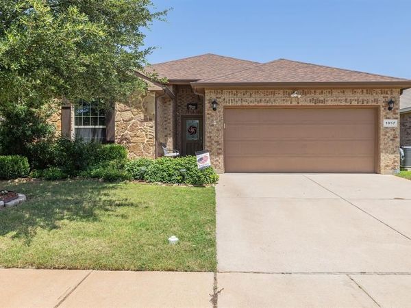 1057 Meadow Scape Drive, Fort Worth, TX 76028