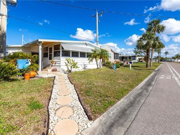 5701 Captain John Smith LOOP, NORTH FORT MYERS, FL 33917