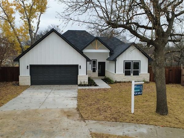 810 Foxwood Place, Lewisville, TX 75067