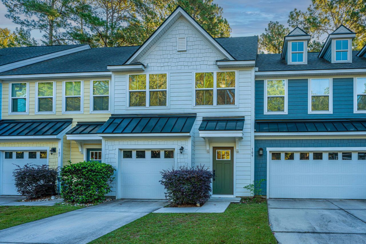 109 Queen Palm Court Summerville, SC 29485