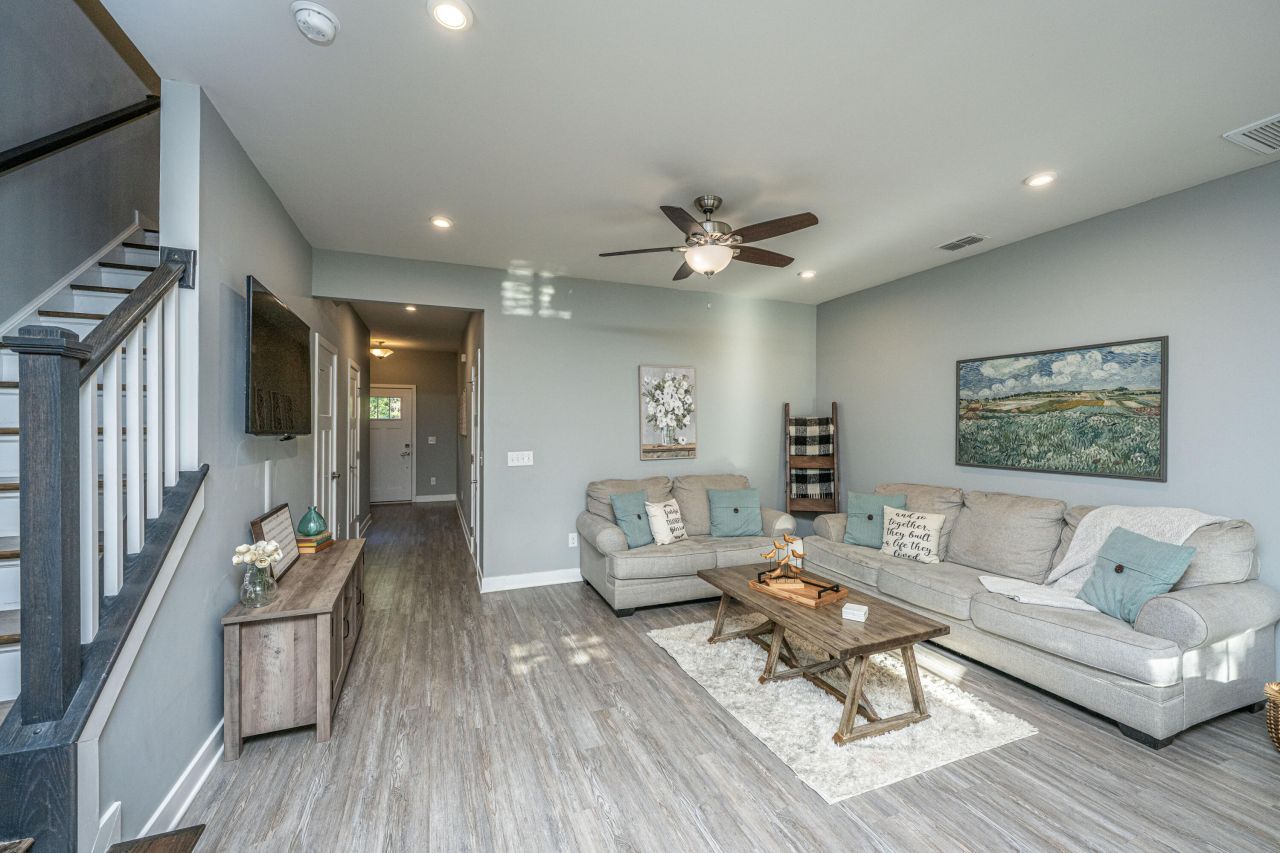 109 Queen Palm Court Photo 10