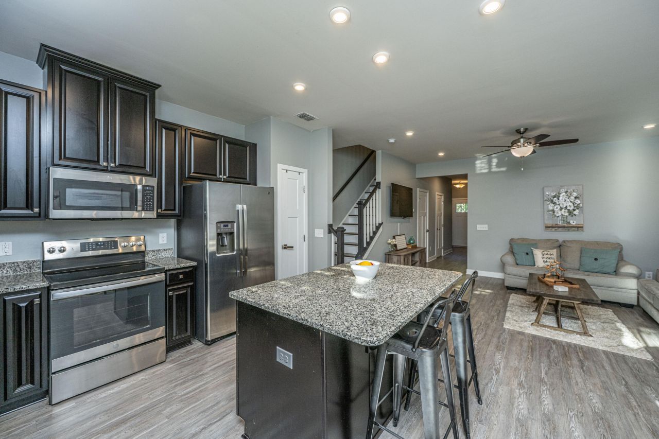 109 Queen Palm Court Photo 13