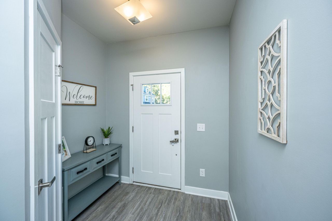 109 Queen Palm Court Photo 9