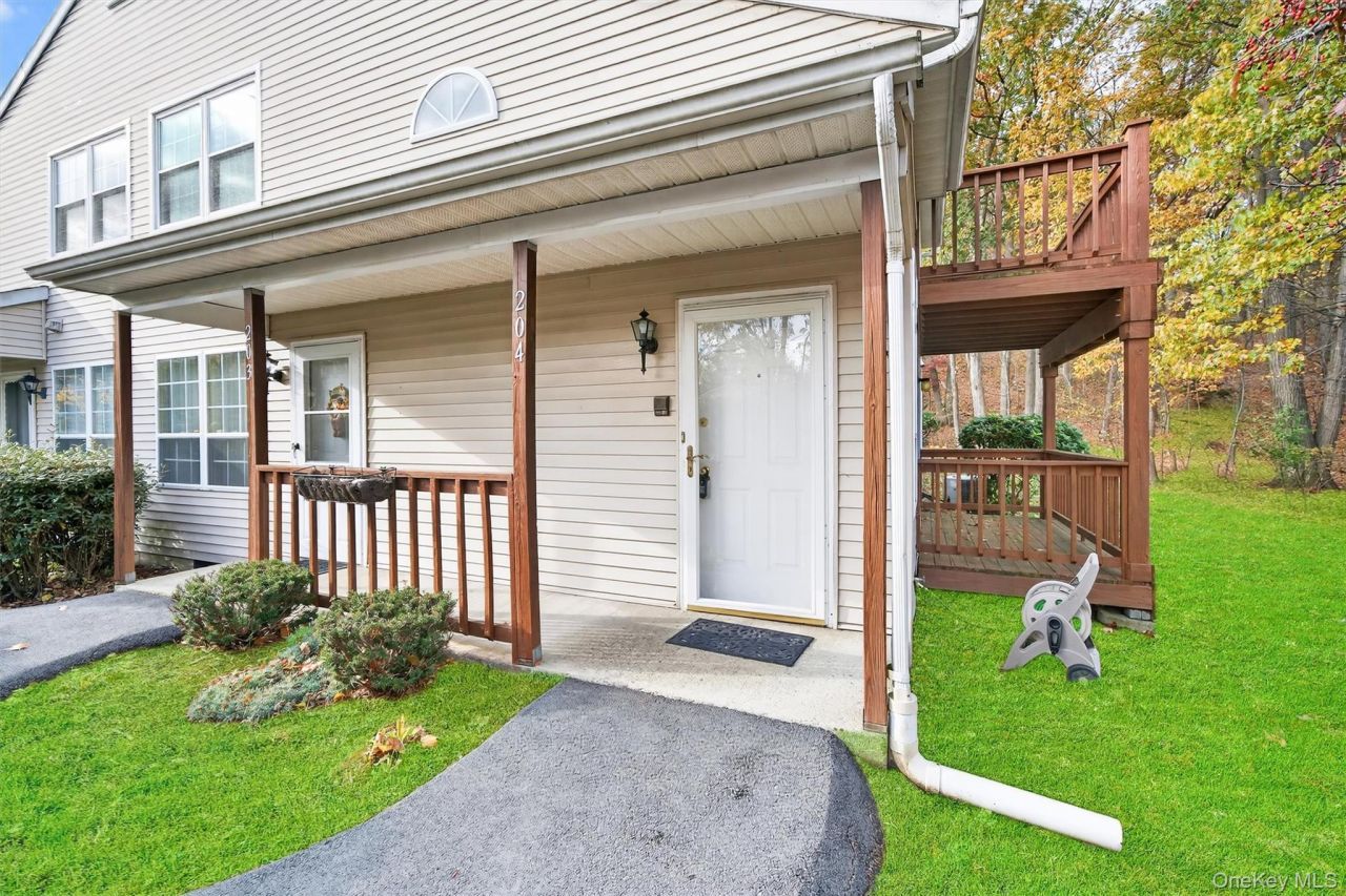 204 Ruby Court, Highland Mills, NY 10930 Main Photo