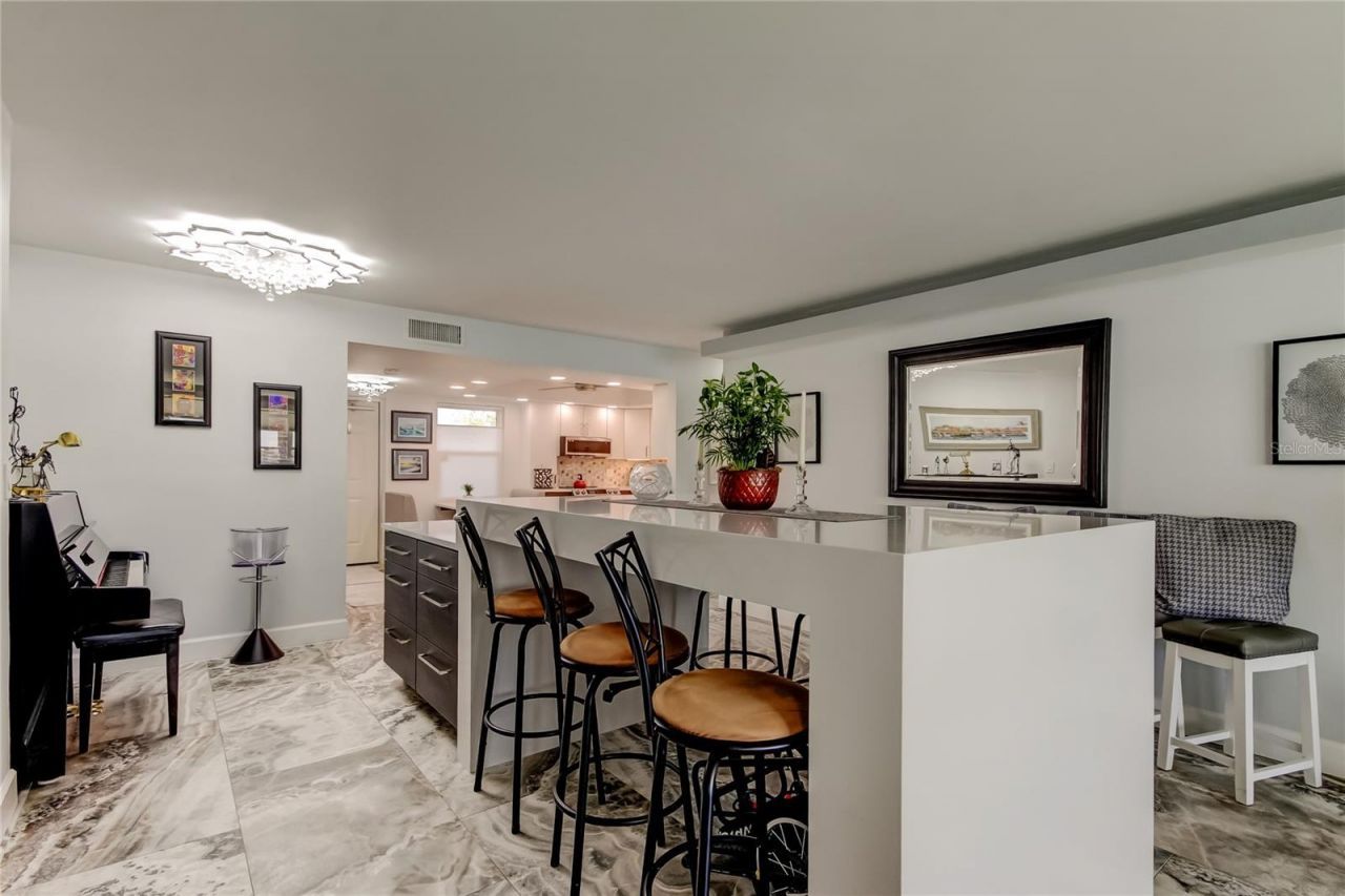 5200 Brittany Drive S, Unit 204, Saint Petersburg, FL 33715 Photo