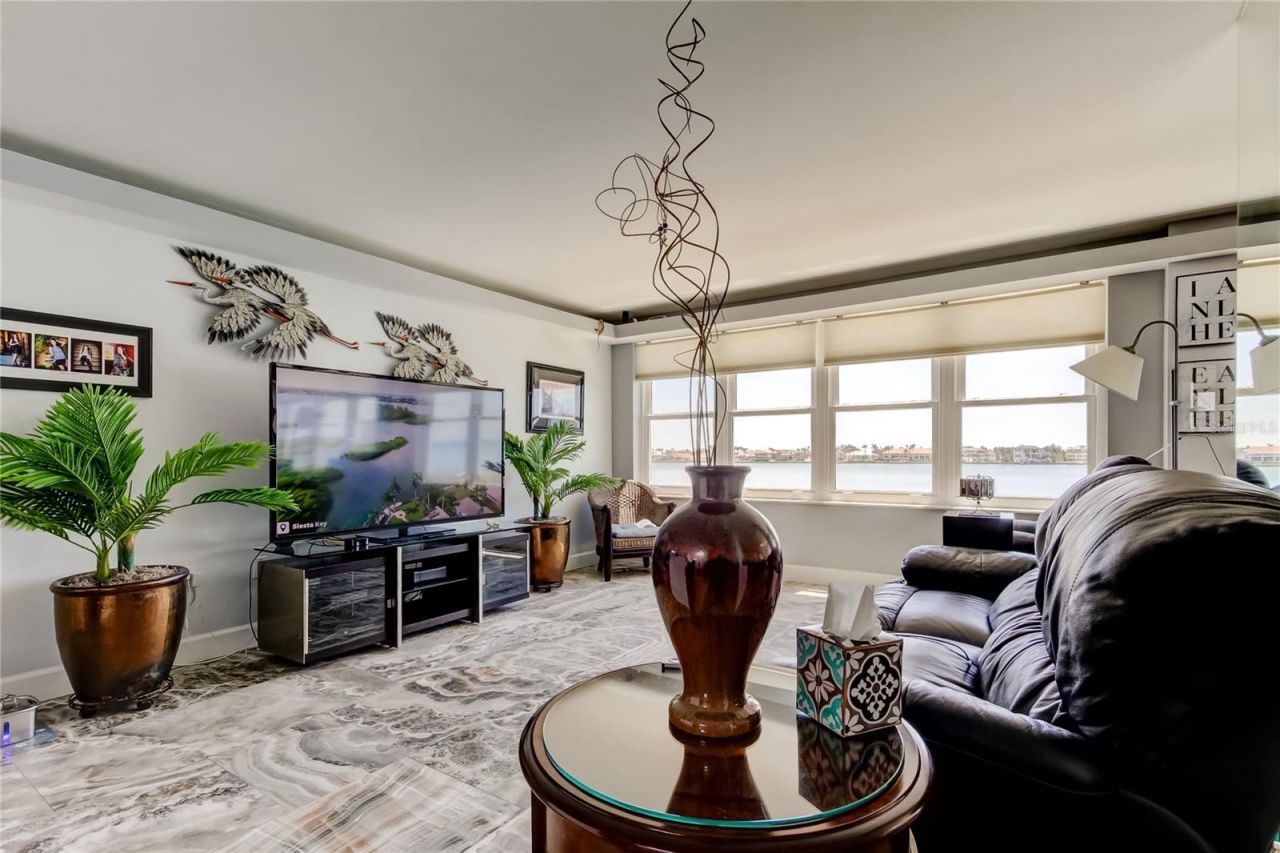 5200 Brittany Drive S, Unit 204, Saint Petersburg, FL 33715 Photo