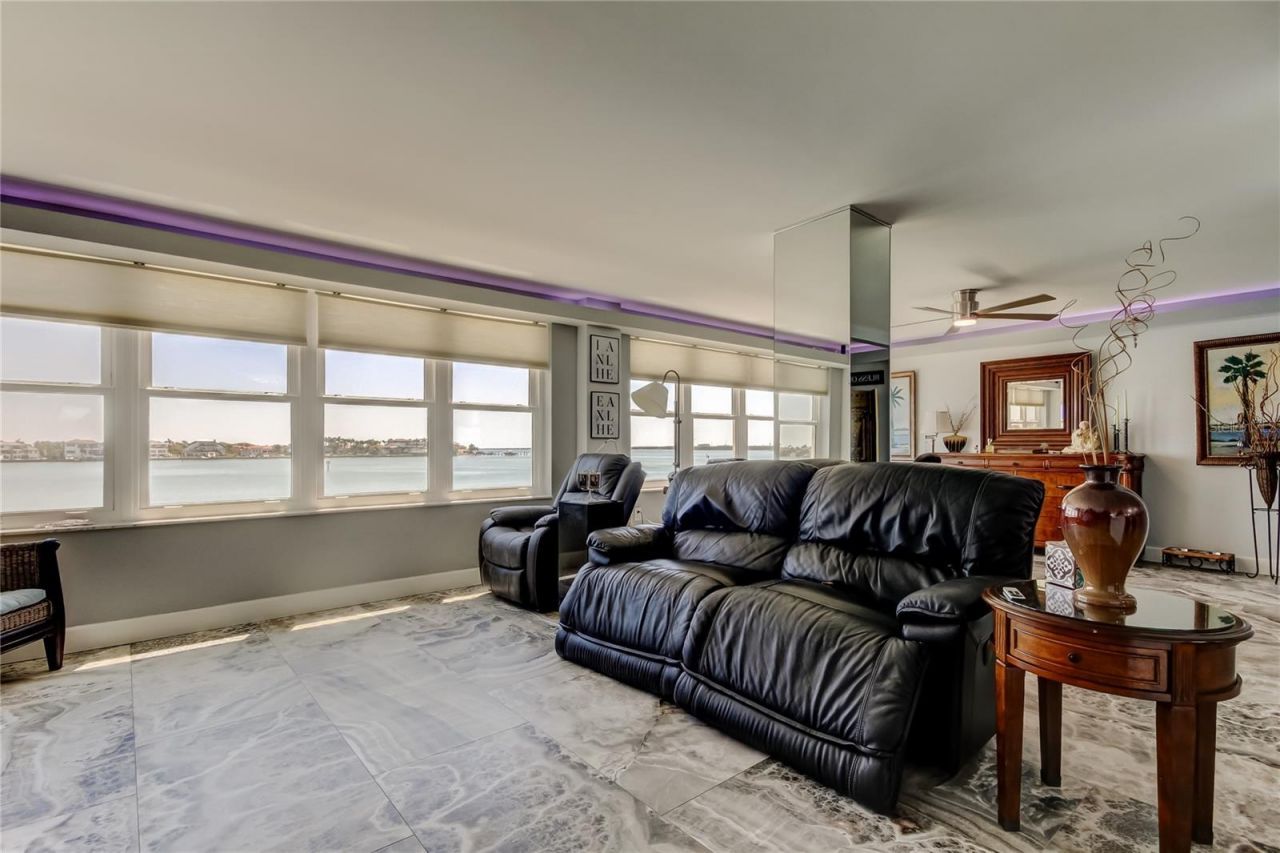 5200 Brittany Drive S, Unit 204, Saint Petersburg, FL 33715 Photo