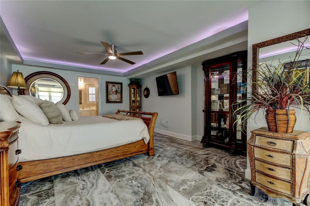 5200 Brittany Drive S, Unit 204, Saint Petersburg, FL 33715 Photo