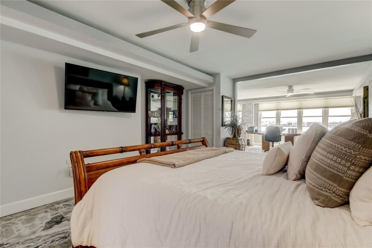 5200 Brittany Drive S, Unit 204, Saint Petersburg, FL 33715 Photo