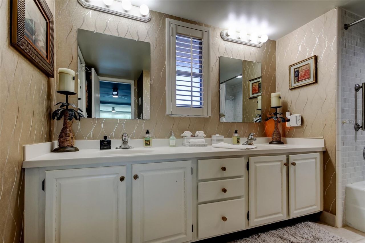 5200 Brittany Drive S, Unit 204, Saint Petersburg, FL 33715 Photo