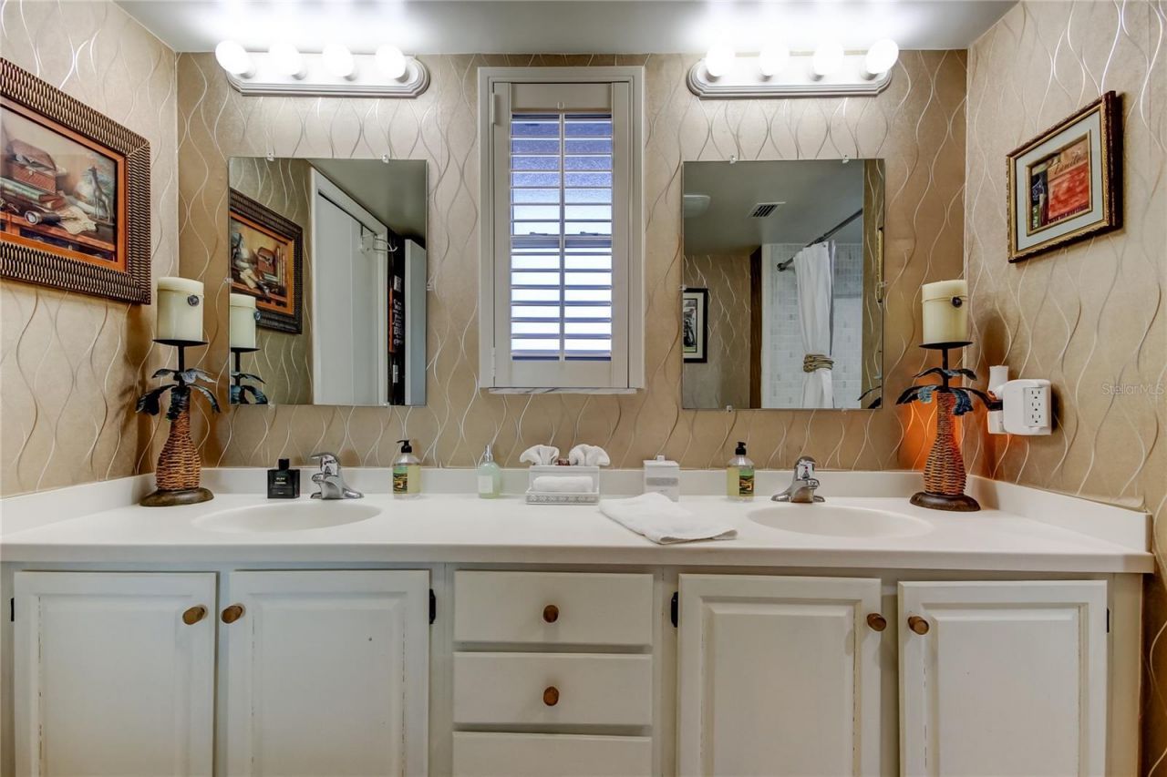 5200 Brittany Drive S, Unit 204, Saint Petersburg, FL 33715 Photo