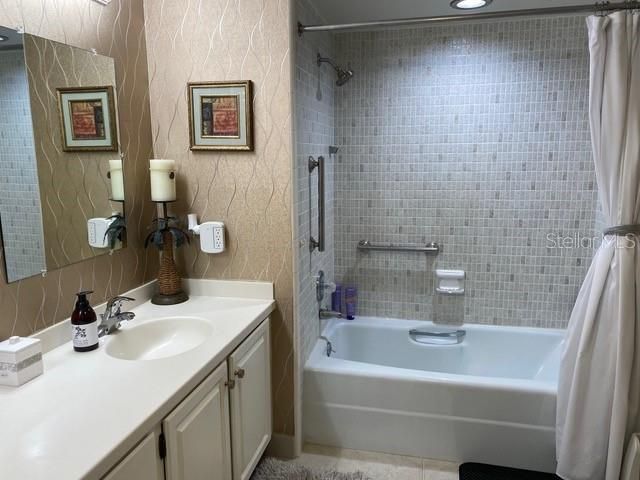 5200 Brittany Drive S, Unit 204, Saint Petersburg, FL 33715 Photo