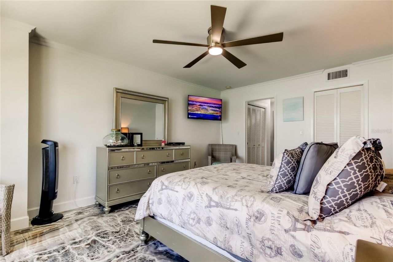 5200 Brittany Drive S, Unit 204, Saint Petersburg, FL 33715 Photo